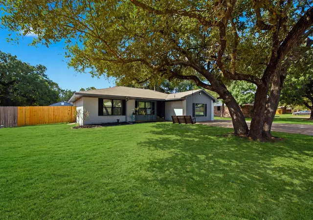 2nd image of 1302 Hawk Tree Dr, College Station, TX 77845 | MLS# 15792837