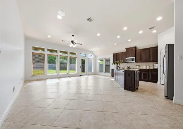 Photo 4 of Single family home for sale at 3706 Cibolo Ct, Pearland, TX 77584 | MLS# 70747315 | Listing updated on 2026-09-16