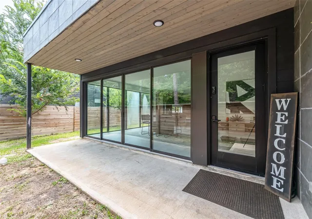 Photo 2 of Single family home for sale at 1601 Beech Dr, Conroe, TX 77385 | MLS# 54492562 | Listing updated on 2026-08-27