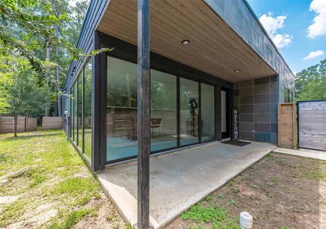 Photo 2 of Single family home for sale at 1601 Beech Dr, Conroe, TX 77385 | MLS# 54492562 | Listing updated on 2026-08-27