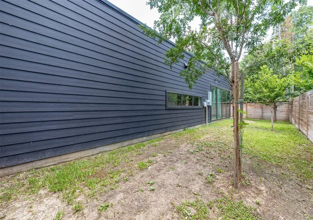 Photo 3 of Single family home for sale at 1601 Beech Dr, Conroe, TX 77385 | MLS# 54492562 | Listing updated on 2026-08-27
