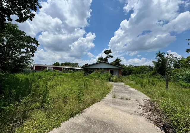 Photo 3 of Single family home for sale at 14317 Murray Rd, Houston, TX 77044 | MLS# 92109575 | Listing updated on 2026-08-15
