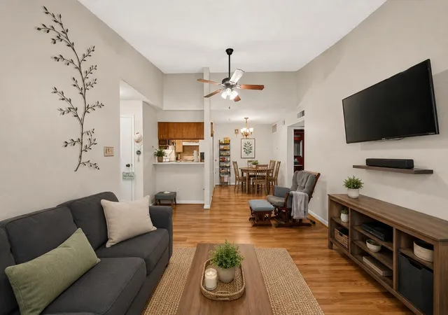 2nd image of 2120 El Paseo St #604, Houston, TX 77054 | MLS# 69904380