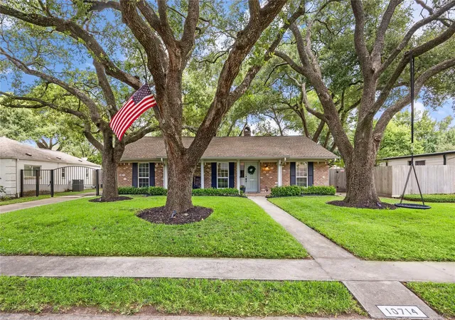 Photo 1 of Single family home for sale at 10714 Piping Rock Ln, Houston, TX 77042 | MLS# 66203117 | Listing updated on 2026-08-15