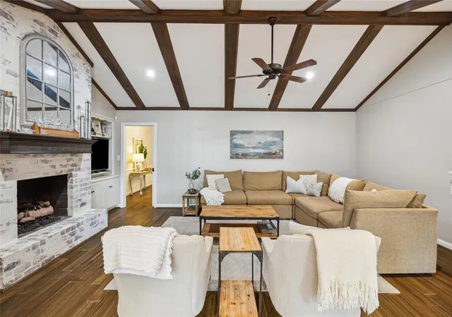 Photo 2 of Single family home for sale at 10714 Piping Rock Ln, Houston, TX 77042 | MLS# 66203117 | Listing updated on 2026-08-15