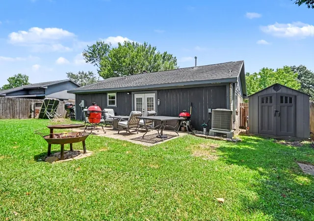 13th image of 1010 E Belgravia Dr, Pearland, TX 77584 | MLS# 69699050