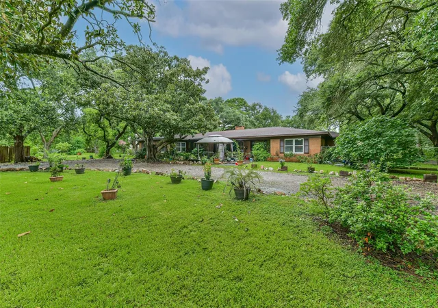 2nd image of 623 Laurel St, La Marque, TX 77568 | MLS# 81988468