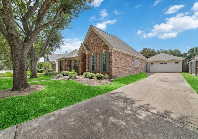 3rd image of 12435 Hazyglen Dr, Houston, TX 77082 | MLS# 98729288