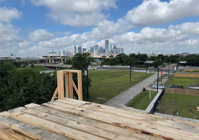 3rd image of 2731 Providence St, Houston, TX 77020 | MLS# 19182559