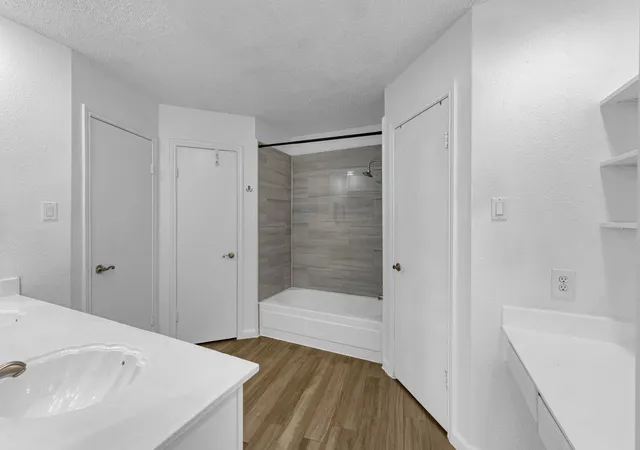 3rd image of 13835 Walnut Hollow Ln, Houston, TX 77082 | MLS# 60255315