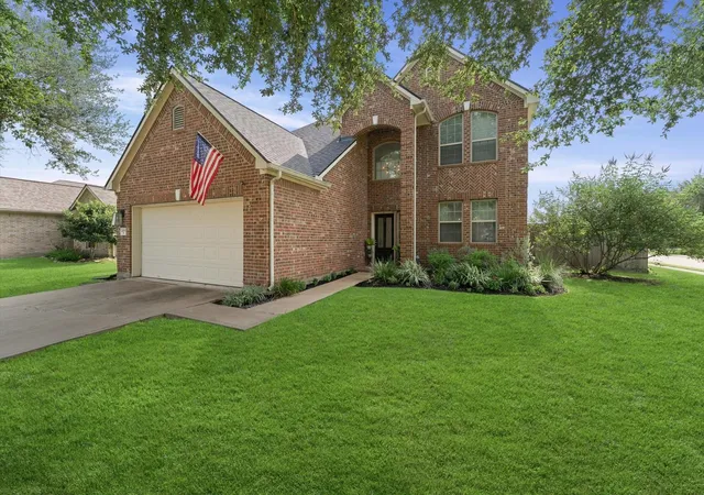 2nd image of 2009 Peonies Ct, Pearland, TX 77581 | MLS# 85767833