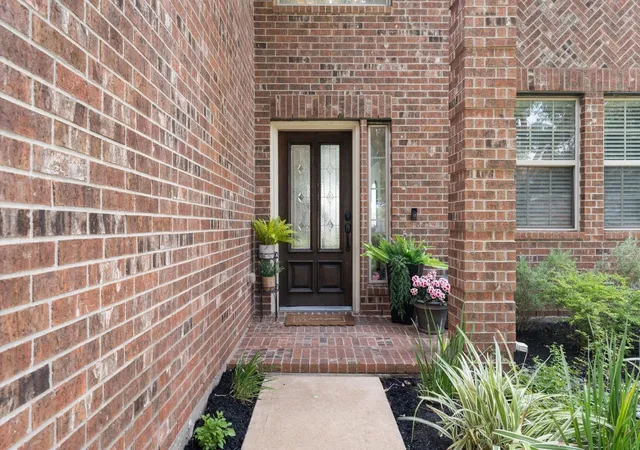 3rd image of 2009 Peonies Ct, Pearland, TX 77581 | MLS# 85767833