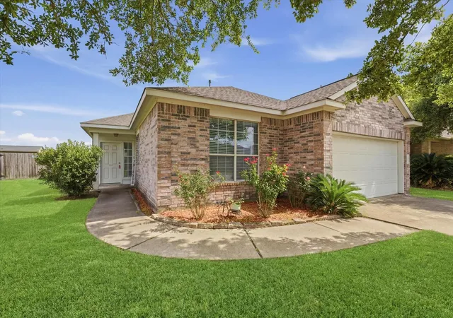 2nd image of 10707 Mocker Nut St, Mont Belvieu, TX 77523 | MLS# 10961334