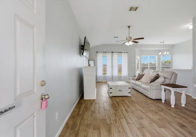 3rd image of 10707 Mocker Nut St, Mont Belvieu, TX 77523 | MLS# 10961334