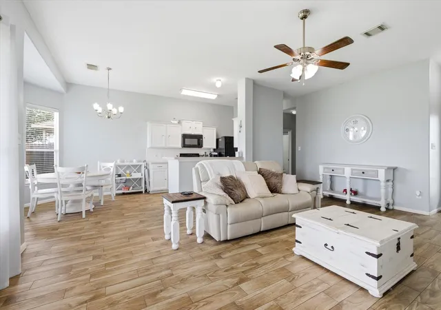 5th image of 10707 Mocker Nut St, Mont Belvieu, TX 77523 | MLS# 10961334