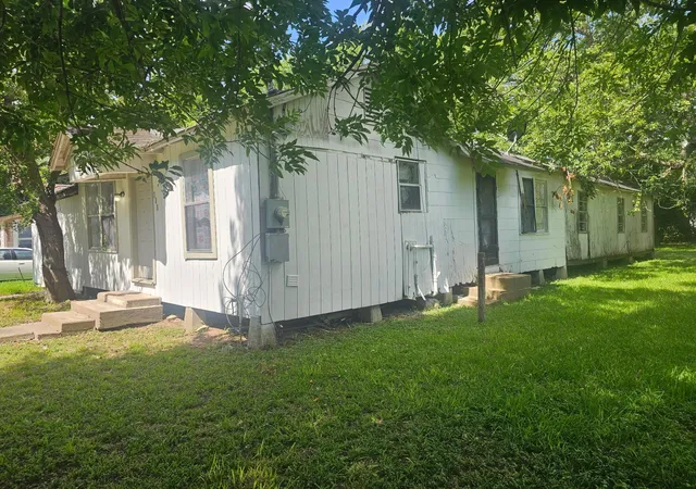 Photo 2 of Single family home for sale at 805 Texas St, Wharton, TX 77488 | MLS# 87991754 | Listing updated on 2026-08-12