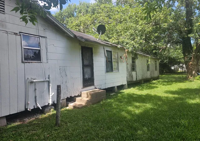 Photo 3 of Single family home for sale at 805 Texas St, Wharton, TX 77488 | MLS# 87991754 | Listing updated on 2026-08-12