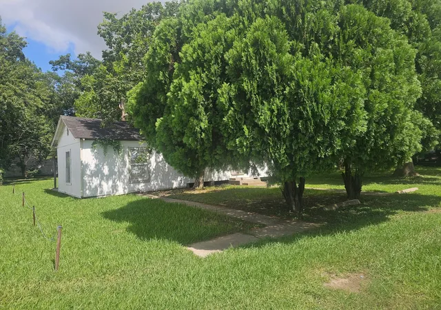 Photo 3 of Single family home for sale at 805 Texas St, Wharton, TX 77488 | MLS# 87991754 | Listing updated on 2026-08-12