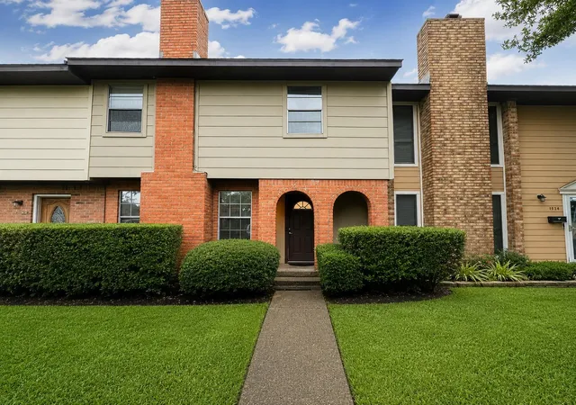 Photo 1 of Sale Pending at 1528 Silverpines Rd #528, Houston, TX 77062 | MLS# 44129875 | Listing updated on 2026-09-18