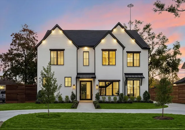 1st image of 431 W 30th St, Houston, TX 77018 | MLS# 84965069