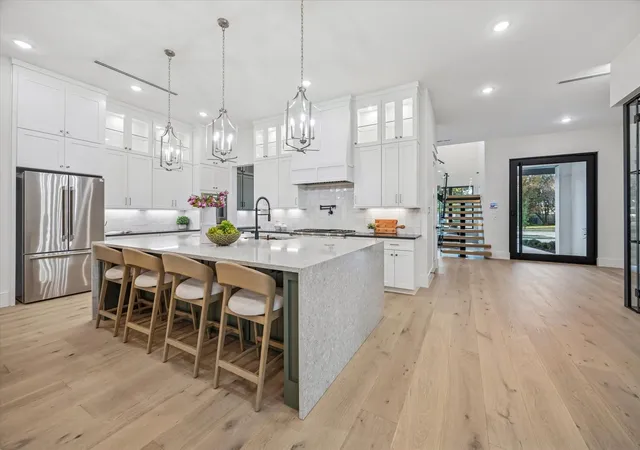 3rd image of 431 W 30Th St, Houston, TX 77018 | MLS# 84965069
