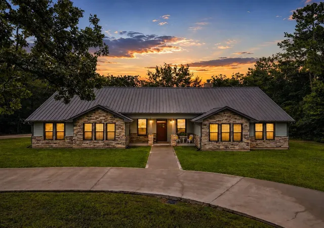 1st image of 35 Rose Hill Ct, Huntsville, TX 77320 | MLS# 90847523