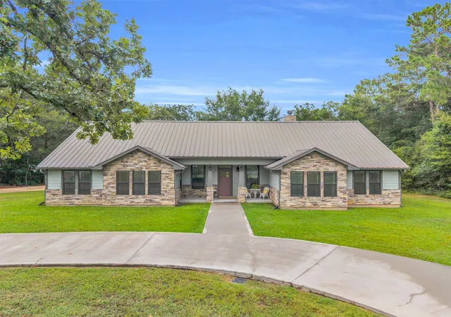 2nd image of 35 Rose Hill Ct, Huntsville, TX 77320 | MLS# 90847523