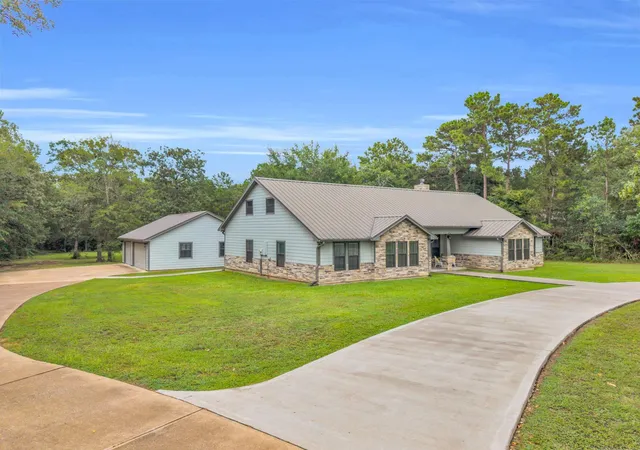 Photo 3 of Single family home for sale at 35 Rose Hl Ct, Huntsville, TX 77320 | MLS# 90847523 | Listing updated on 2026-09-19