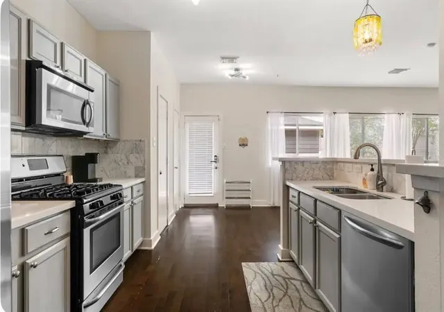 3rd image of 1609 Palcio Real Dr, Houston, TX 77047 | MLS# 3206860