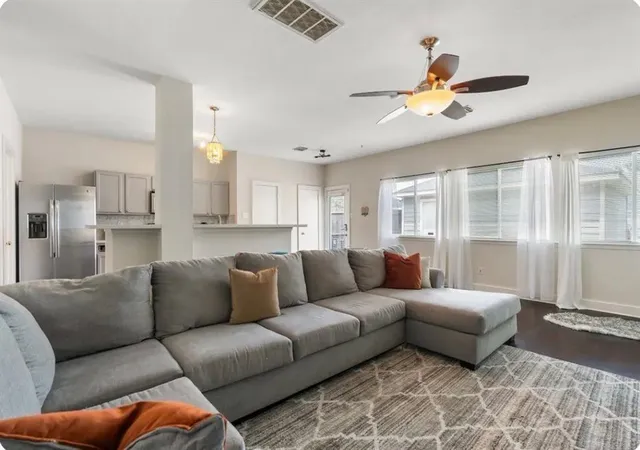 4th image of 1609 Palcio Real Dr, Houston, TX 77047 | MLS# 3206860