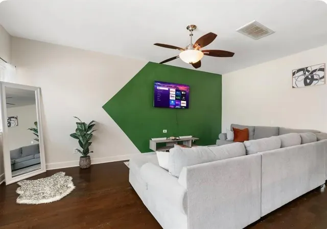 5th image of 1609 Palcio Real Dr, Houston, TX 77047 | MLS# 3206860