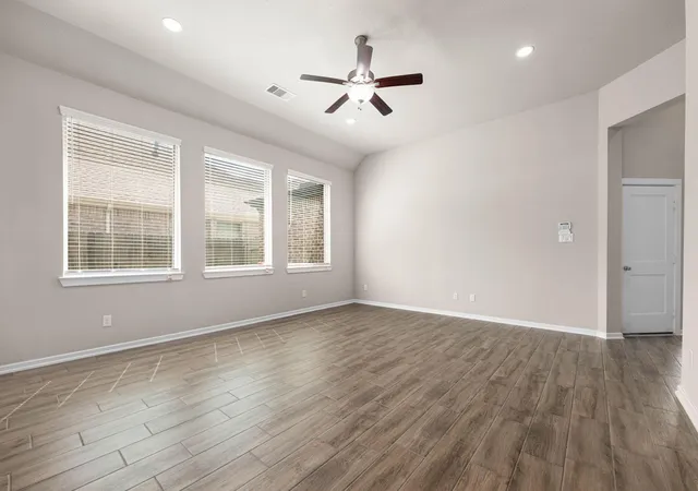 3rd image of 8419 Hunterwyck Ln, Baytown, TX 77521 | MLS# 94347948