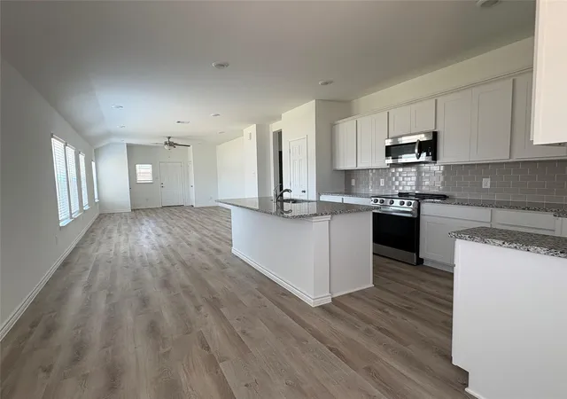 Photo 3 of Single family home for sale at 10465 Sugar Ml Dr, Conroe, TX 77306 | MLS# 649920 | Listing updated on 2026-09-12