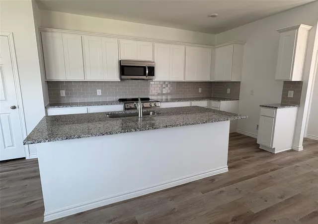 Photo 3 of Single family home for sale at 10465 Sugar Ml Dr, Conroe, TX 77306 | MLS# 649920 | Listing updated on 2026-09-12