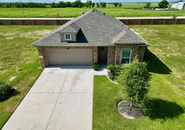 Photo 4 of Single family home for sale at 1951 Middle Pass Ln, Angleton, TX 77515 | MLS# 45128246 | Listing updated on 2026-09-27