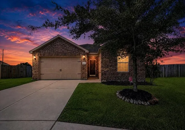 1st image of 422 Hawks View Dr, La Marque, TX 77568 | MLS# 5330321