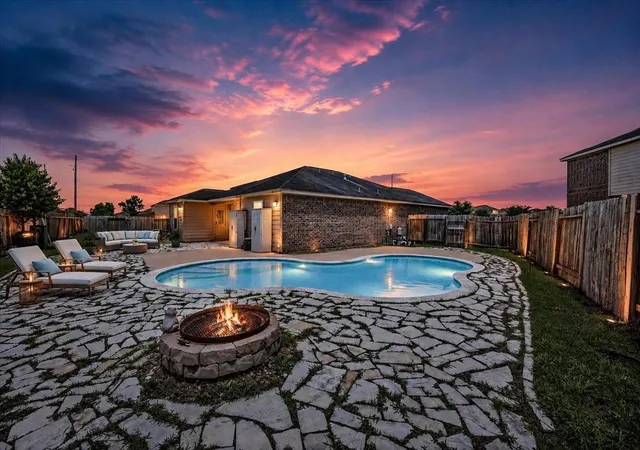 34th image of 422 Hawks View Dr, La Marque, TX 77568 | MLS# 5330321