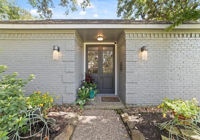 Photo 3 of Single family home for sale at 10823 Dunbrook Dr, Houston, TX 77070 | MLS# 324111 | Listing updated on 2026-08-17