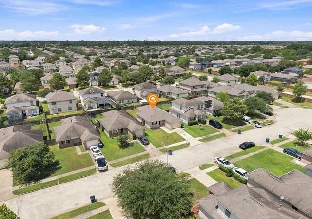 Photo 2 of Single family home for sale at 21139 Grandin Wood Ct, Humble, TX 77338 | MLS# 76938137 | Listing updated on 2026-09-01