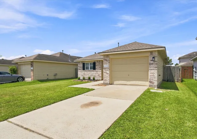 Photo 3 of Single family home for sale at 21139 Grandin Wood Ct, Humble, TX 77338 | MLS# 76938137 | Listing updated on 2026-09-01