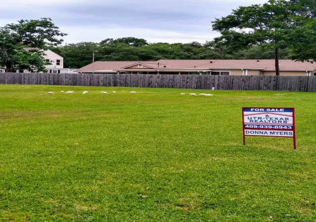 2nd image of 1000 Delmar, La Marque, TX 77568 | MLS# 68517422
