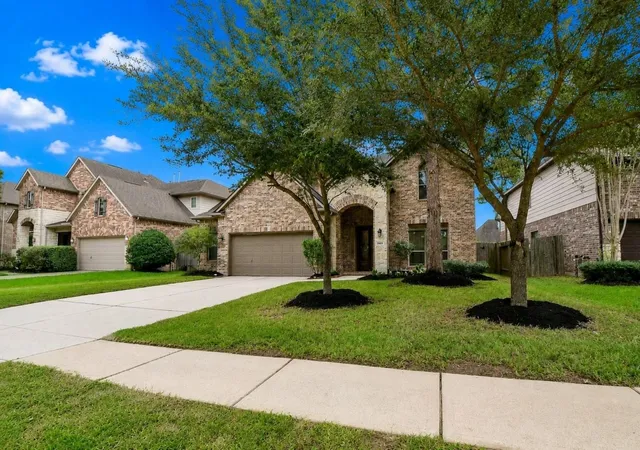 Photo 3 of Single family home for sale at 13914 Palmer Glen Ln W, Houston, TX 77044 | MLS# 74112921 | Listing updated on 2026-09-11