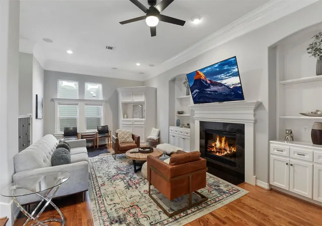 Photo 3 of Single family home for sale at 1202 W 25th Street, Houston, TX 77008 | MLS# 98583135 | Listing updated on 2026-08-13
