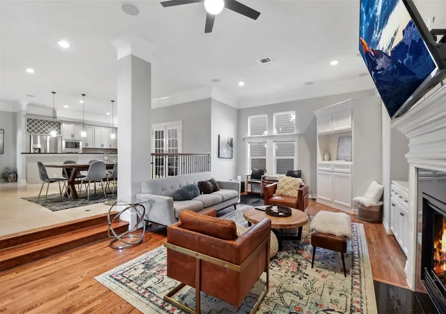 Photo 3 of Single family home for sale at 1202 W 25th Street, Houston, TX 77008 | MLS# 98583135 | Listing updated on 2026-08-13
