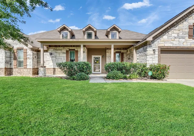 Photo 1 of Sale Pending at 6264 Rolling Hills Rd, Conroe, TX 77303 | MLS# 81912335 | Listing updated on 2026-09-20