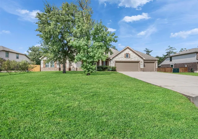 Photo 4 of Sale Pending at 6264 Rolling Hills Rd, Conroe, TX 77303 | MLS# 81912335 | Listing updated on 2026-09-20