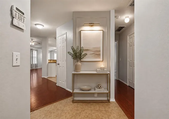3rd image of 14926 Sugar Stone Dr, Sugar Land, TX 77498 | MLS# 98024384