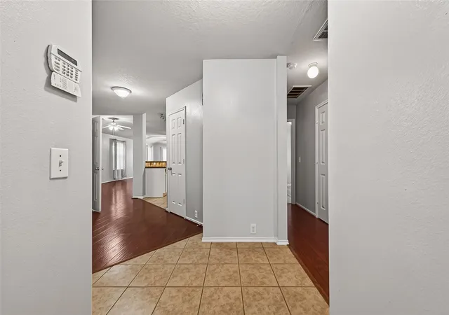 4th image of 14926 Sugar Stone Dr, Sugar Land, TX 77498 | MLS# 98024384