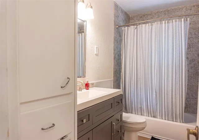 Photo 4 of Single family home for sale at 302 Oak Ln, Village Mills, TX 77663 | MLS# 25892820 | Listing updated on 2026-08-11