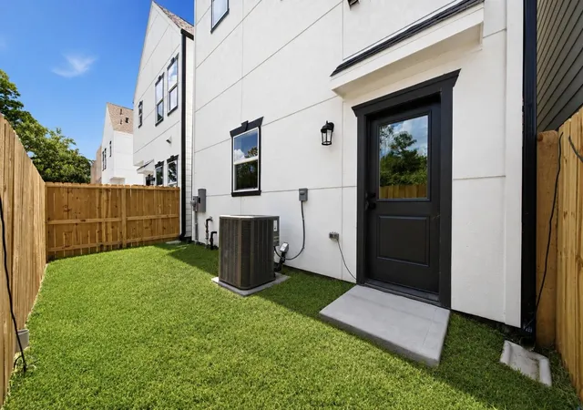 5th image of 5522 Wheatley St #E, Houston, TX 77091 | MLS# 8755811